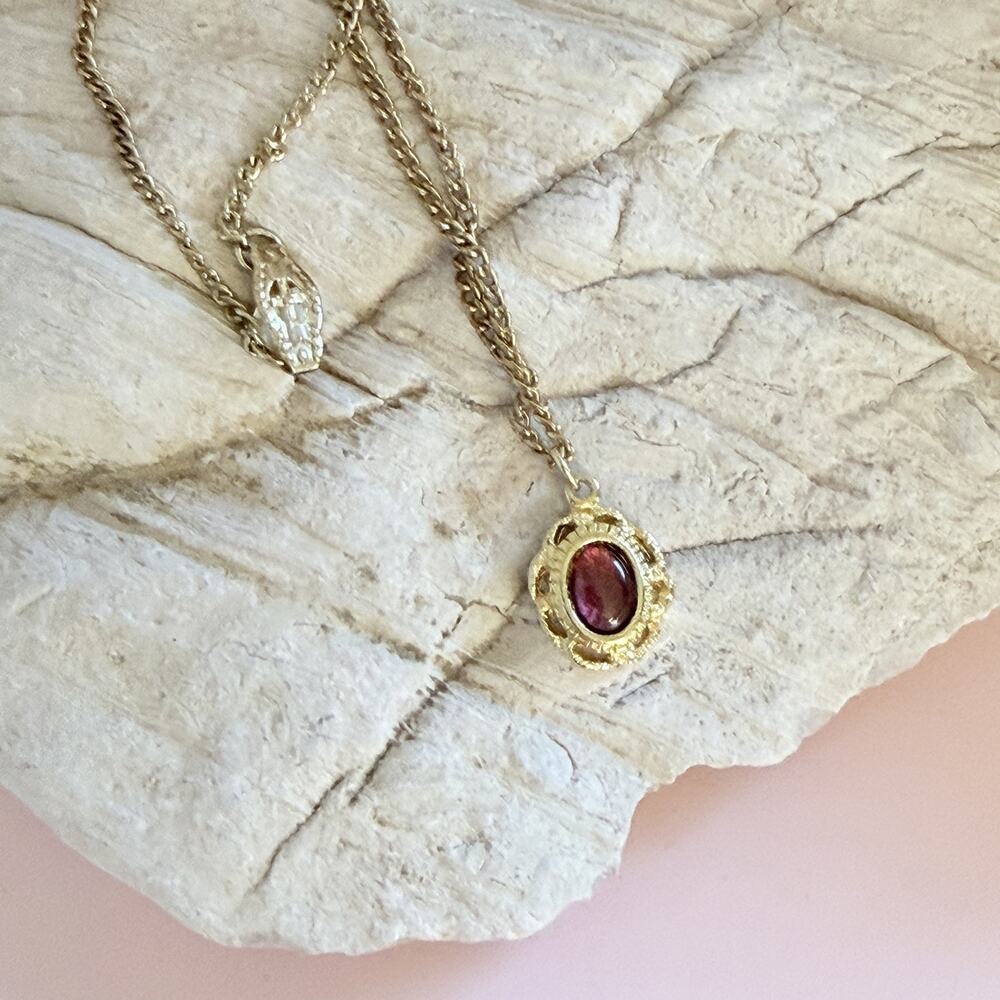 VTG 1980s Gold-Tone Curb Link Chain & Oval Faux Garnet Framed Pendant Necklace